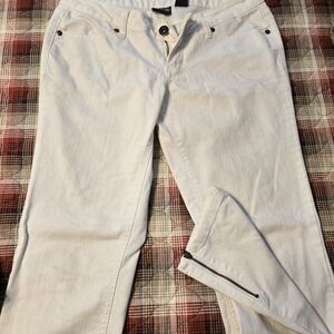 White Zipper Bottom Skinny Jean